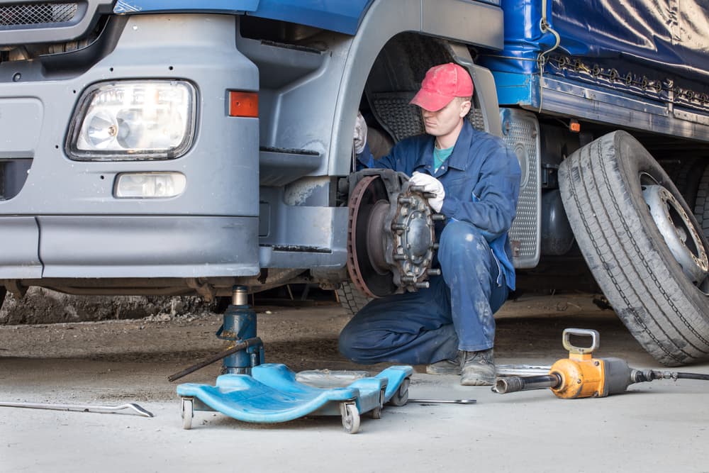 Las Vegas 24 Hour Roadside Truck Services technician servicing a commercial truck